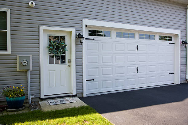 24/7 Emergency Garage Door Panel Replacement experts in Fort Thompson, SD